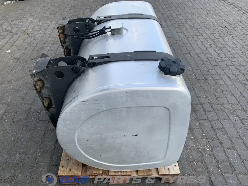 Renault Brandstoftank Renault 490 Liter G0000182 - Réservoir de carburant pour Camion: photos 4 Renault Brandstoftank Renault 490 Liter G0000182 - Réservoir de carburant pour Camion: photos 4