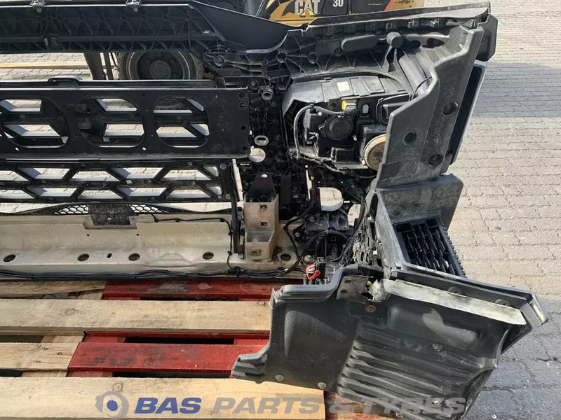 Renault T-Serie Bumper Renault 7482291437 - Pare-chocs pour Camion: photos 5 Renault T-Serie Bumper Renault 7482291437 - Pare-chocs pour Camion: photos 5