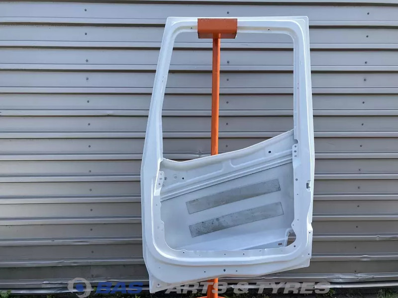 Renault T-Serie Portier Rechts Renault 7482702818 - Portière et pièces pour Camion: photos 2 Renault T-Serie Portier Rechts Renault 7482702818 - Portière et pièces pour Camion: photos 2