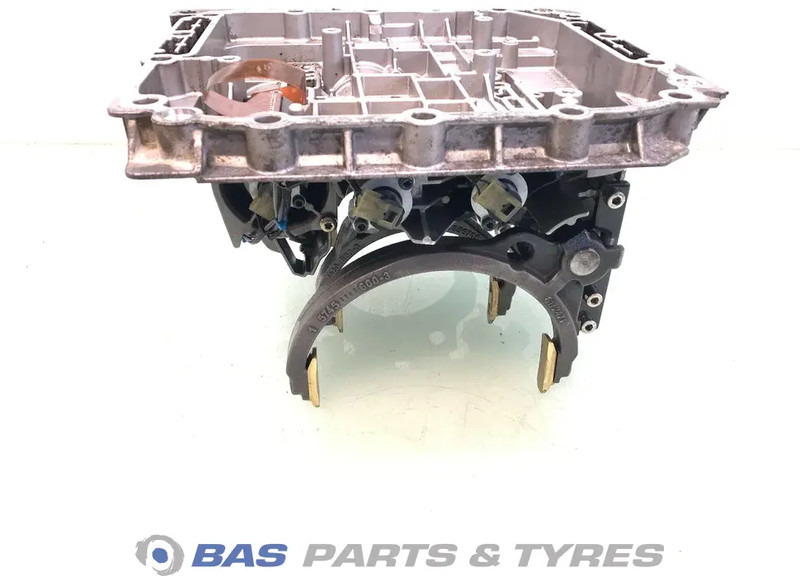 Renault Versnellingsbakdeksel Renault 7421244590 - Boîte de vitesse pour Camion: photos 2 Renault Versnellingsbakdeksel Renault 7421244590 - Boîte de vitesse pour Camion: photos 2