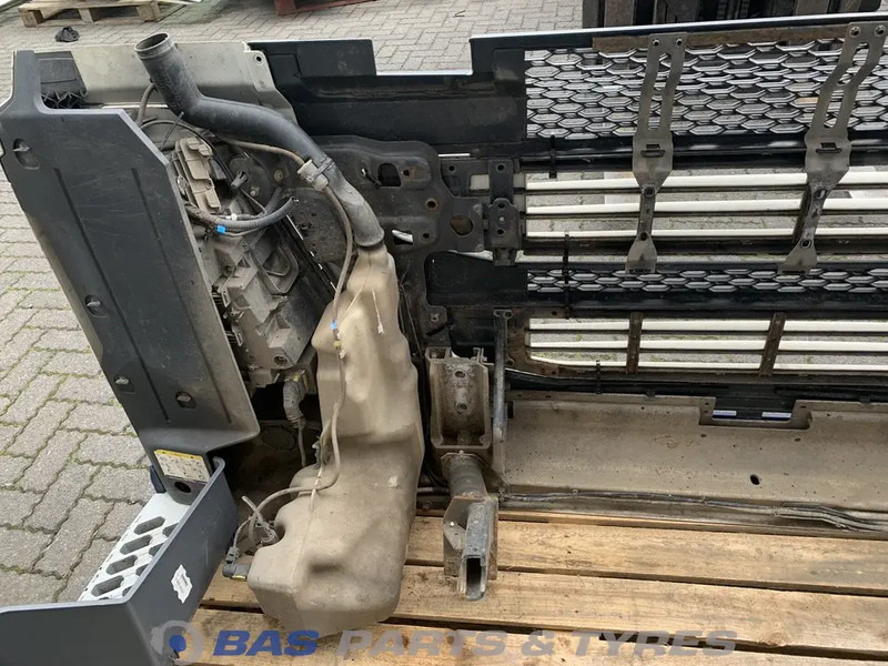 Volvo FH4 Bumper Volvo 82137660 - Pare-chocs pour Camion: photos 4 Volvo FH4 Bumper Volvo 82137660 - Pare-chocs pour Camion: photos 4