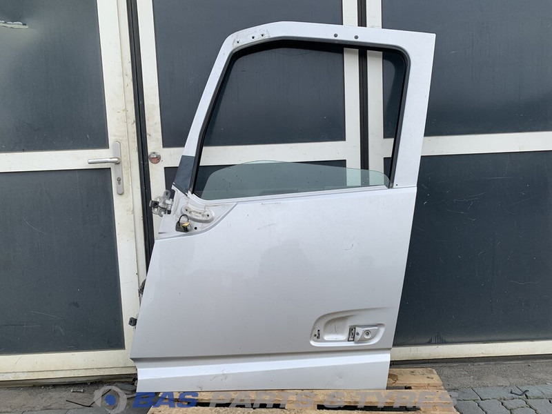 Volvo FH4 Portier Links Volvo 82183078 - Portière et pièces pour Camion: photos 1 Volvo FH4 Portier Links Volvo 82183078 - Portière et pièces pour Camion: photos 1