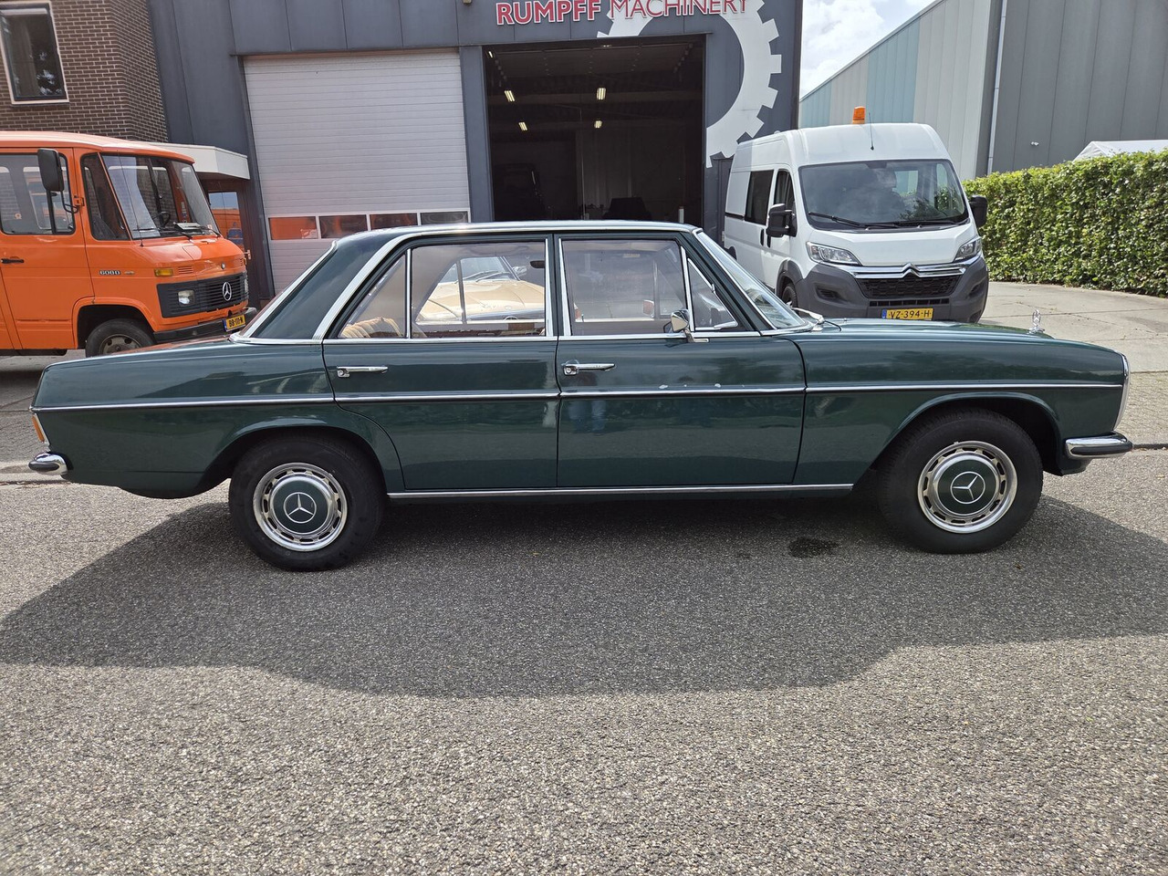 Mercedes-Benz 220 (W115) auto - Voiture: photos 4 Mercedes-Benz 220 (W115) auto - Voiture: photos 4