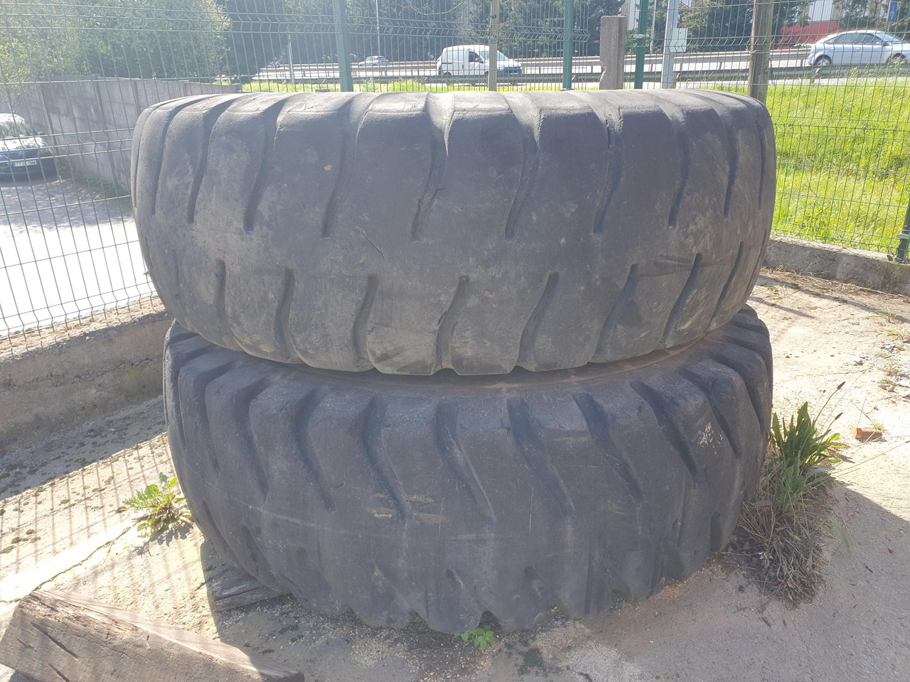 NEUMATICOS GOOD YEAR 24.00X35 - Roue complète pour Engins de chantier: photos 1 NEUMATICOS GOOD YEAR 24.00X35 - Roue complète pour Engins de chantier: photos 1