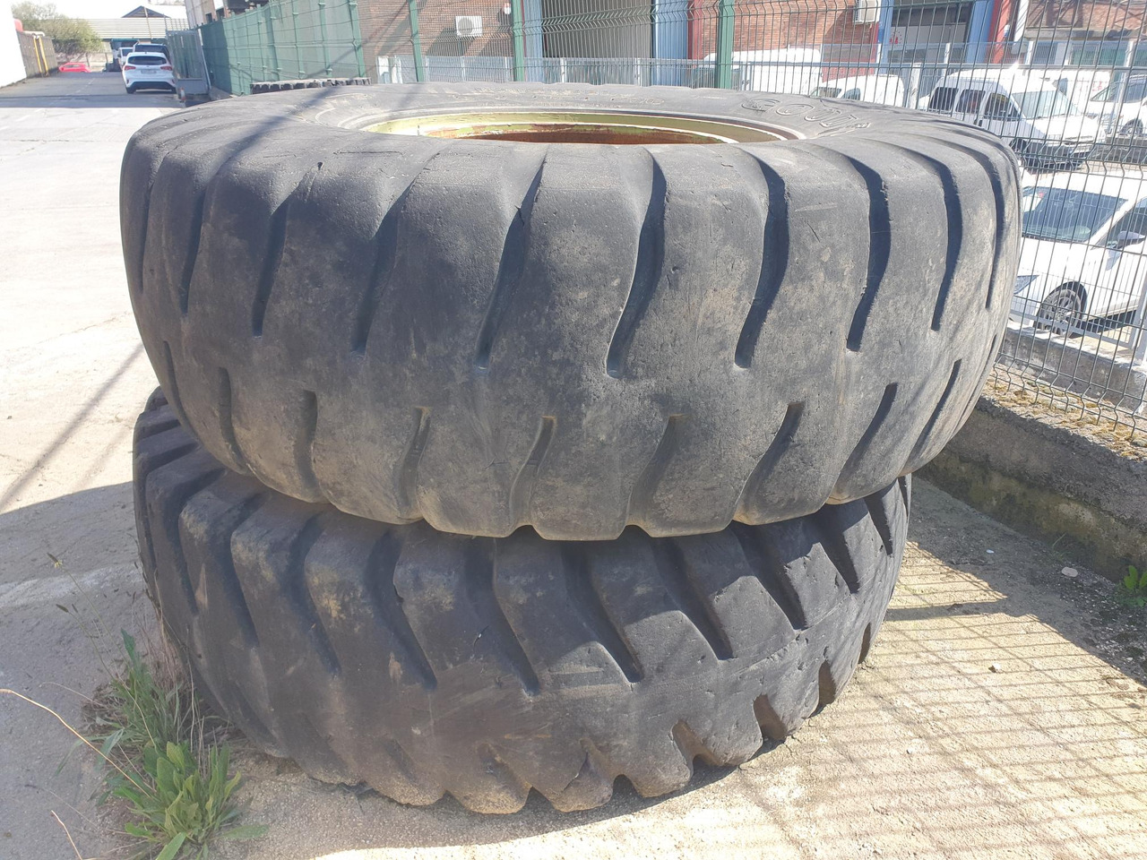 NEUMATICOS GOOD YEAR 24.00X35 - Roue complète pour Engins de chantier: photos 2 NEUMATICOS GOOD YEAR 24.00X35 - Roue complète pour Engins de chantier: photos 2