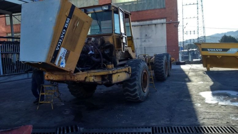 VOLVO A25B (1992) - Tombereau articulé: photos 1 VOLVO A25B (1992) - Tombereau articulé: photos 1