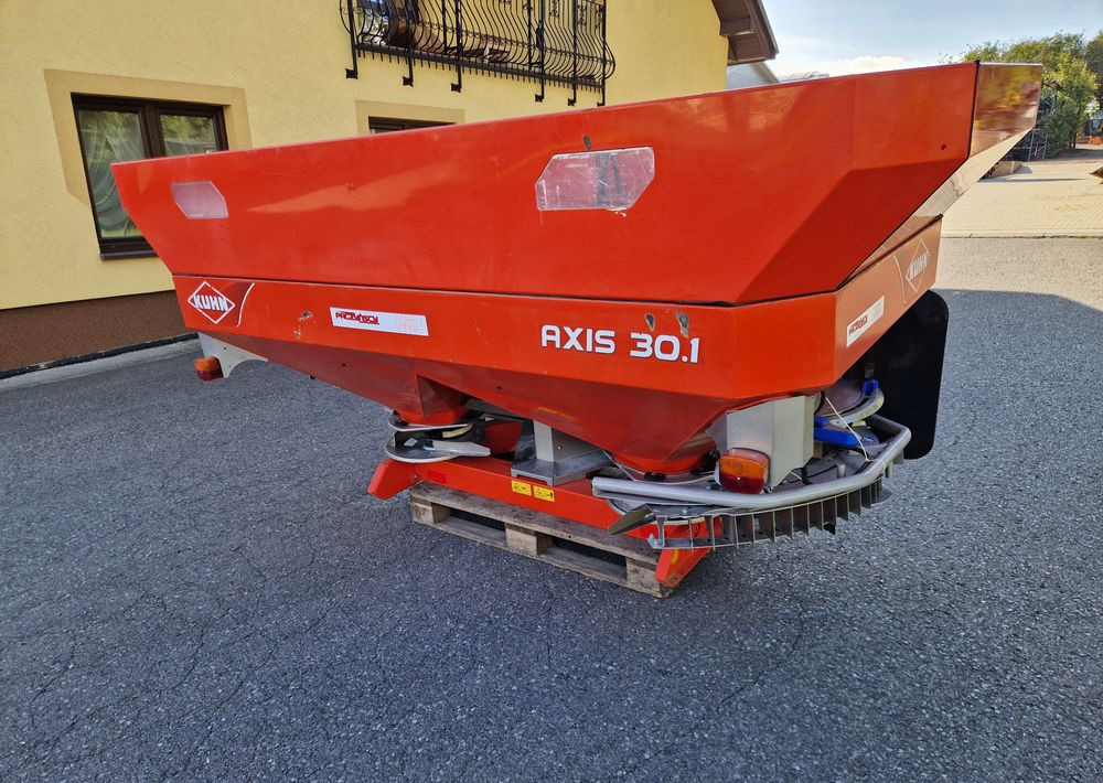 Rozsiewacz nawozów Kuhn AXIS 30,1 2008 Rozsiewacz KUHN RAUCH - Distributeur d'engrais: photos 5 Rozsiewacz nawozów Kuhn AXIS 30,1 2008 Rozsiewacz KUHN RAUCH - Distributeur d'engrais: photos 5