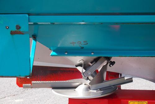 Rozsiewacz nawozów Sulky DPX GL 2000 18-24m Rozsiewacz nawozów Sulky - Distributeur d'engrais: photos 4 Rozsiewacz nawozów Sulky DPX GL 2000 18-24m Rozsiewacz nawozów Sulky - Distributeur d'engrais: photos 4