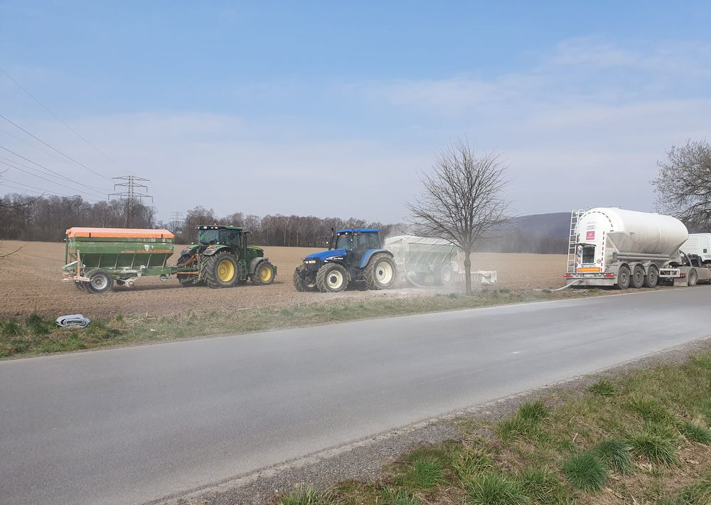 Rozsiewanie wapna Amazone Rozsiew lancali żmijkowymi WAPNOWANIE PÓL precyzyjne - Epandeurs: photos 1 Rozsiewanie wapna Amazone Rozsiew lancali żmijkowymi WAPNOWANIE PÓL precyzyjne - Epandeurs: photos 1