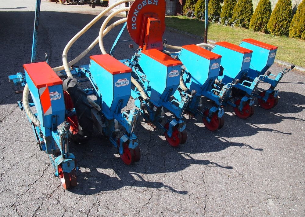 Siewnik Monosem do kukurydzy ,buraków i słonecznika - Semoir monograine: photos 1 Siewnik Monosem do kukurydzy ,buraków i słonecznika - Semoir monograine: photos 1