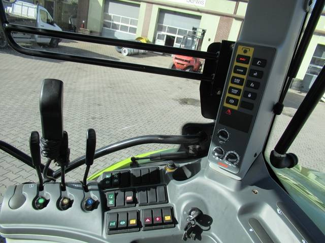Tracteur agricole Claas Arion 620: photos 25