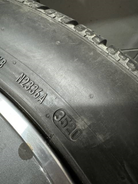 Pirelli P ZERO Winter 255/45/19 - Pneu pour Camion: photos 4 Pirelli P ZERO Winter 255/45/19 - Pneu pour Camion: photos 4