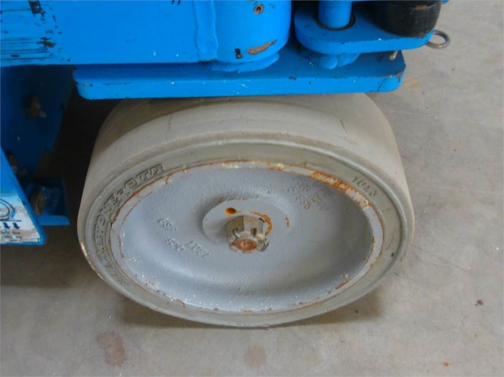 Genie GRC12 - Nacelle à mât vertical: photos 2 Genie GRC12 - Nacelle à mât vertical: photos 2