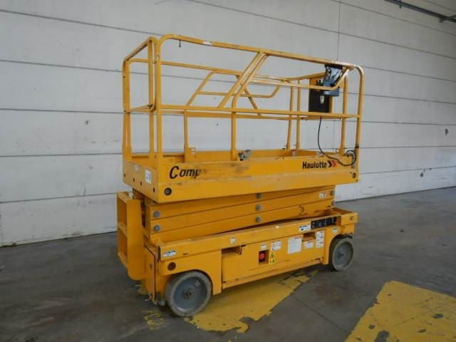 Haulotte Compact 10 - Nacelle ciseaux: photos 2 Haulotte Compact 10 - Nacelle ciseaux: photos 2