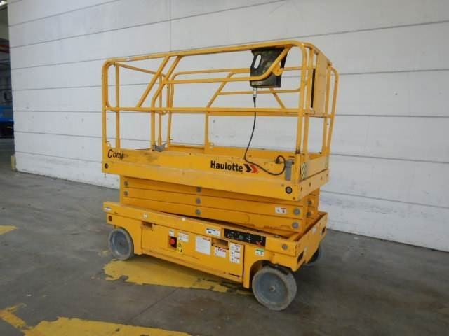 Haulotte Compact 10 - Nacelle ciseaux: photos 3 Haulotte Compact 10 - Nacelle ciseaux: photos 3