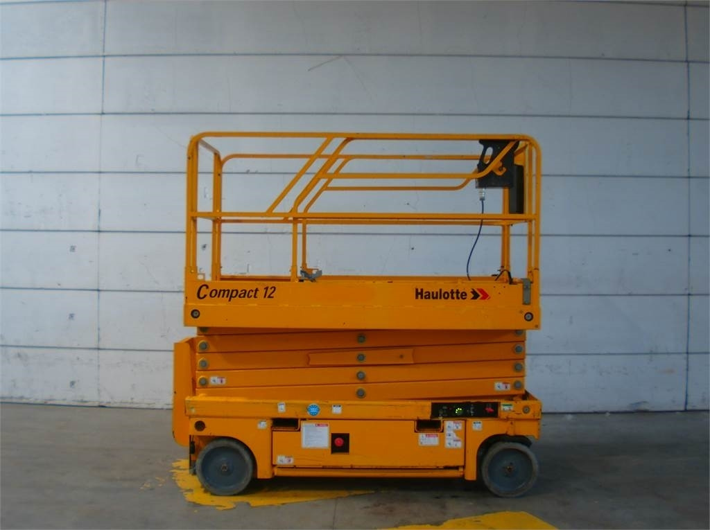 Haulotte Compact 12 - Nacelle ciseaux: photos 1 Haulotte Compact 12 - Nacelle ciseaux: photos 1