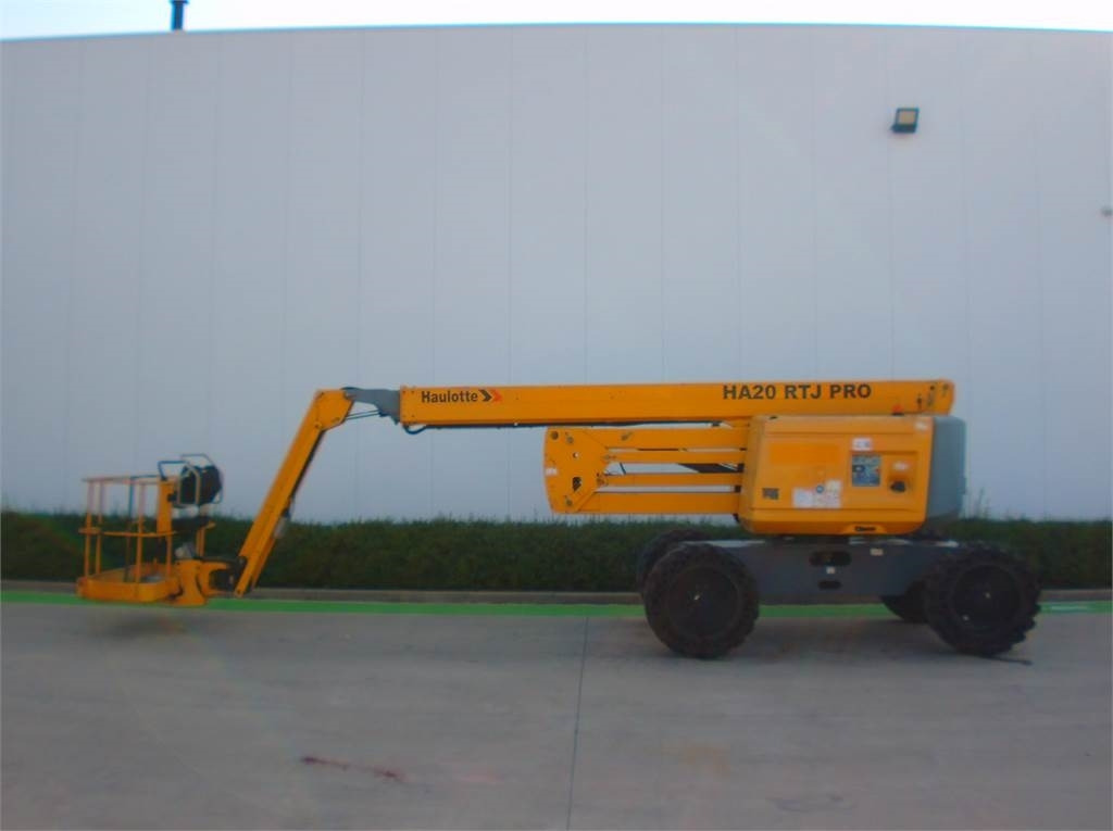 Haulotte HA20RTJ Pro - Nacelle articulée: photos 1 Haulotte HA20RTJ Pro - Nacelle articulée: photos 1