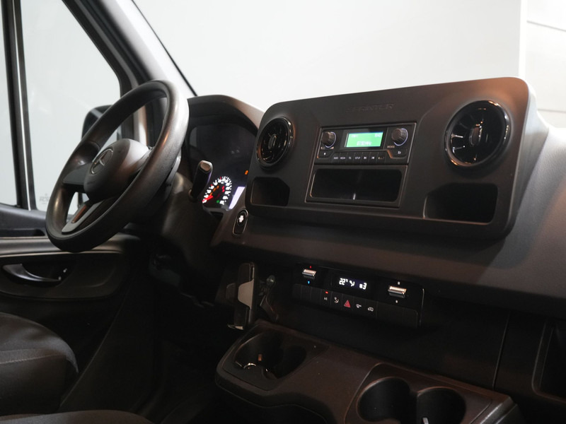 Mercedes-Benz Sprinter 316 2.2 CDI Aut. L2H2 EXPORT ONLY RWD LED/ Gev.Stoel/ Cruise/ Trekhaak - Fourgon utilitaire: photos 3 Mercedes-Benz Sprinter 316 2.2 CDI Aut. L2H2 EXPORT ONLY RWD LED/ Gev.Stoel/ Cruise/ Trekhaak - Fourgon utilitaire: photos 3