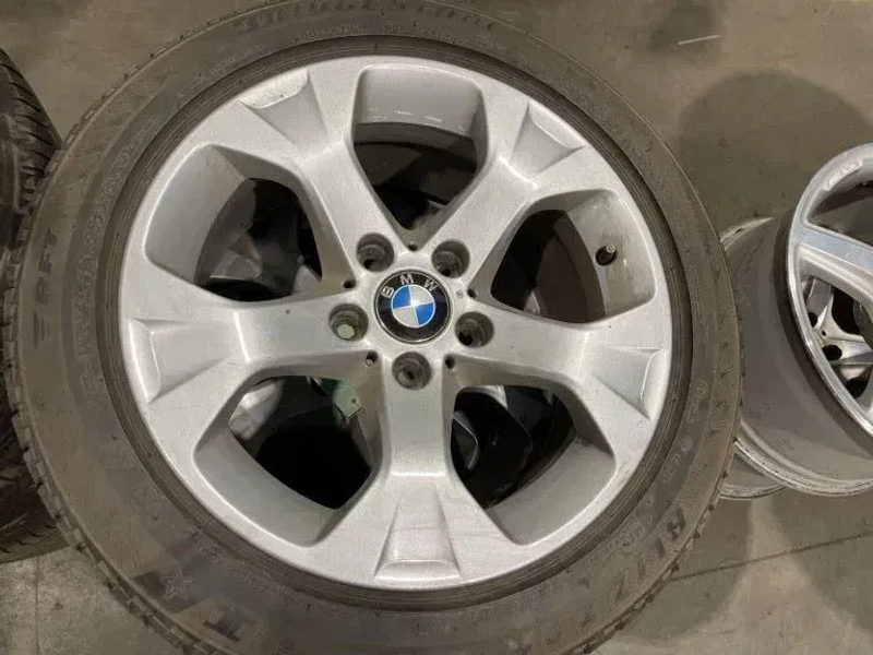 BMW *BMW velgen met Brigdestone banden *225/50 R17 - Pneus et jantes pour Voiture: photos 2 BMW *BMW velgen met Brigdestone banden *225/50 R17 - Pneus et jantes pour Voiture: photos 2