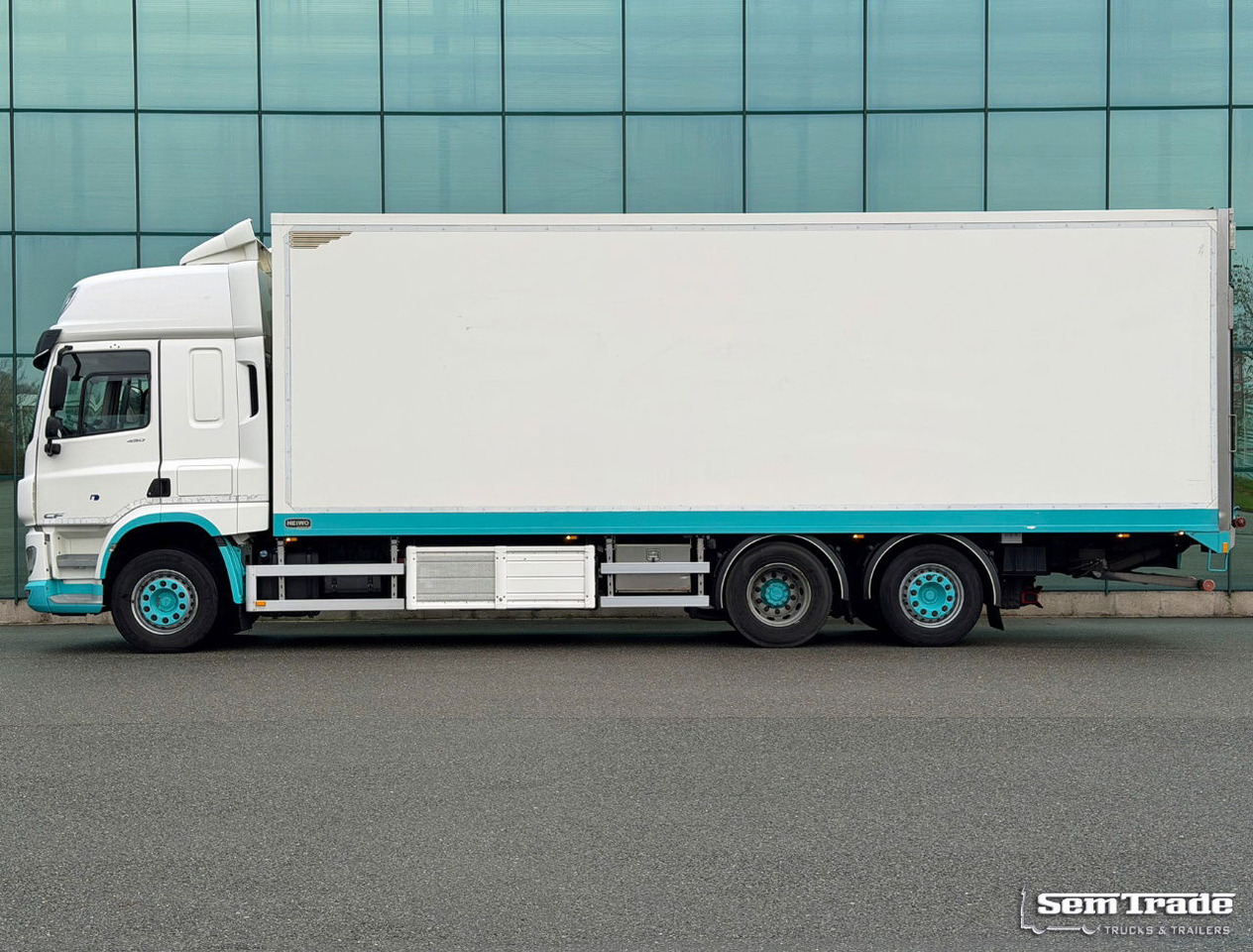 DAF CF 450 SC Heiwo Isolated BOX 875 x 250 x 275 INS. Carrier Cooling 340.000 KM Tail Lift Super Condition NEW APK - TUV - Camion frigorifique: photos 2 DAF CF 450 SC Heiwo Isolated BOX 875 x 250 x 275 INS. Carrier Cooling 340.000 KM Tail Lift Super Condition NEW APK - TUV - Camion frigorifique: photos 2