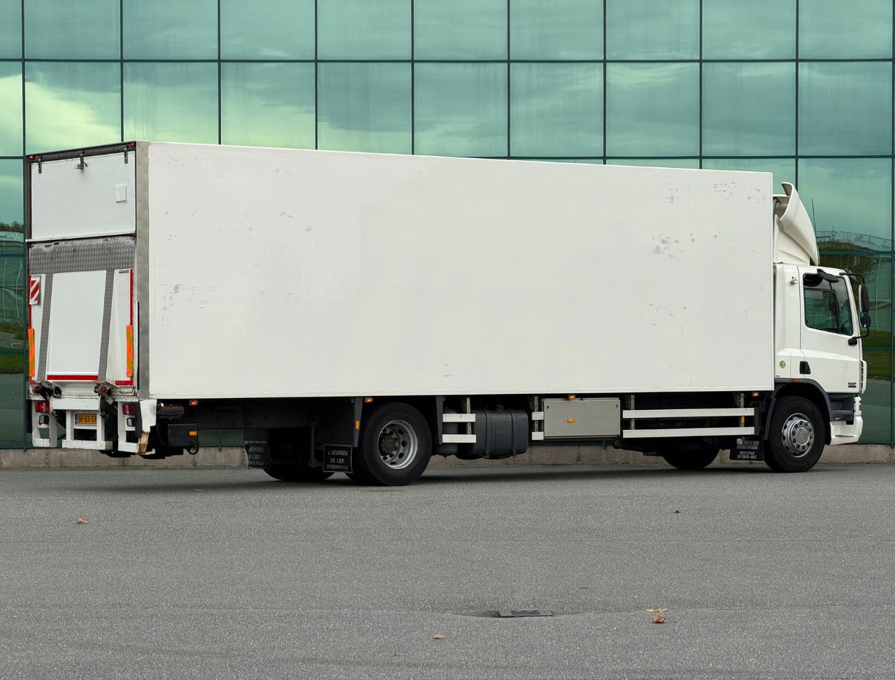 DAF CF 75.250 Euro 3 Manual Gearbox VAN Beurden Isolated BOX Tail Lift Super Condition NL-Truck - Camion fourgon: photos 4 DAF CF 75.250 Euro 3 Manual Gearbox VAN Beurden Isolated BOX Tail Lift Super Condition NL-Truck - Camion fourgon: photos 4