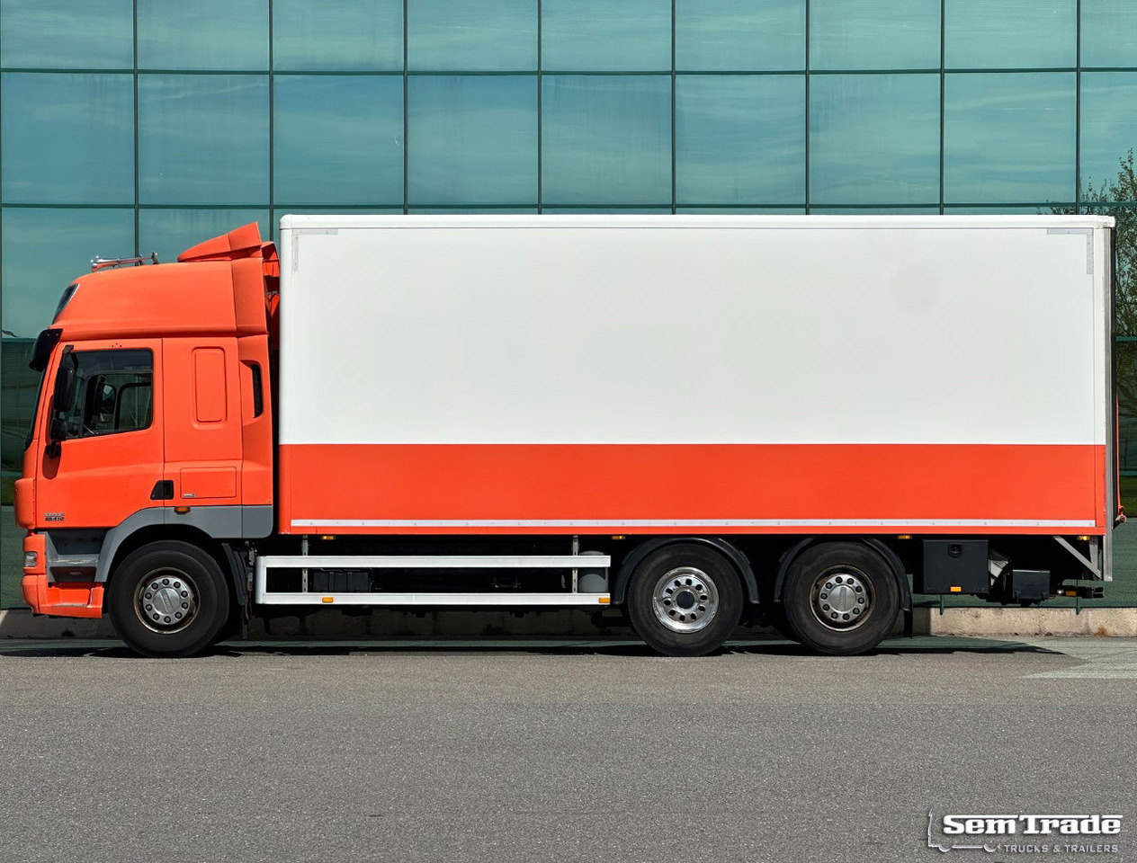 DAF CF 85.410 Airco Karhof BOX 750x250x270 CM Inside Tail Lift TOP Condition NL- - Camion fourgon: photos 2 DAF CF 85.410 Airco Karhof BOX 750x250x270 CM Inside Tail Lift TOP Condition NL- - Camion fourgon: photos 2