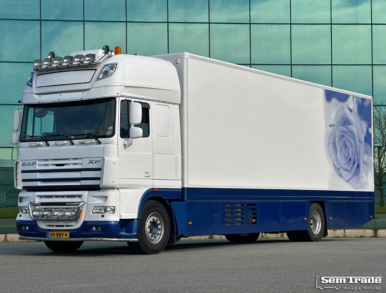 DAF XF 105.460 SSC 7 Karren BAK Bloemen Verkoop Koeling Klep Kachel - Camion frigorifique: photos 1 DAF XF 105.460 SSC 7 Karren BAK Bloemen Verkoop Koeling Klep Kachel - Camion frigorifique: photos 1