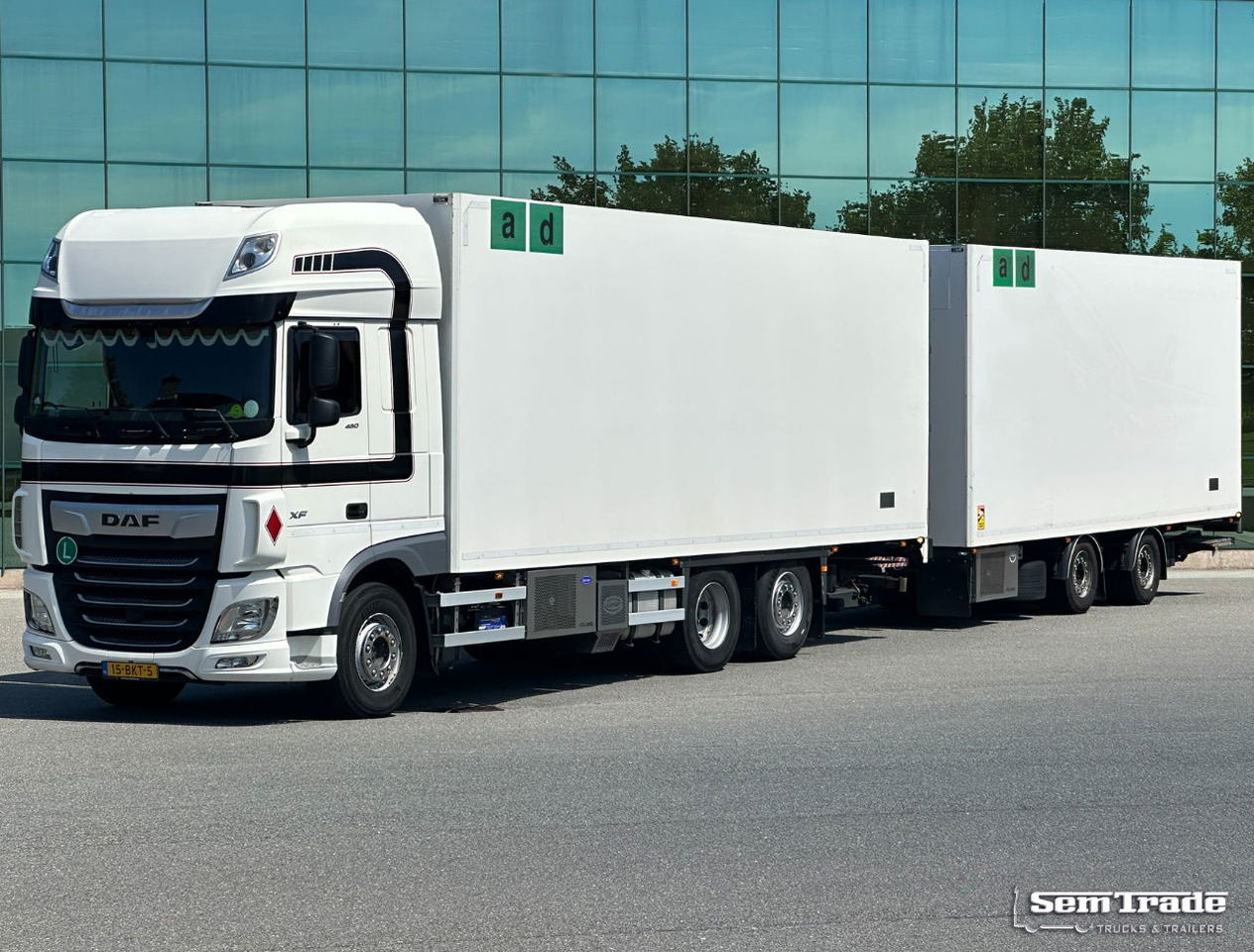 DAF XF 480 FAR SSC 2x Tail Lift 50 CC Trolleys Carrier TRS Iceland Super Condition NL-Combi - Camion frigorifique: photos 1 DAF XF 480 FAR SSC 2x Tail Lift 50 CC Trolleys Carrier TRS Iceland Super Condition NL-Combi - Camion frigorifique: photos 1