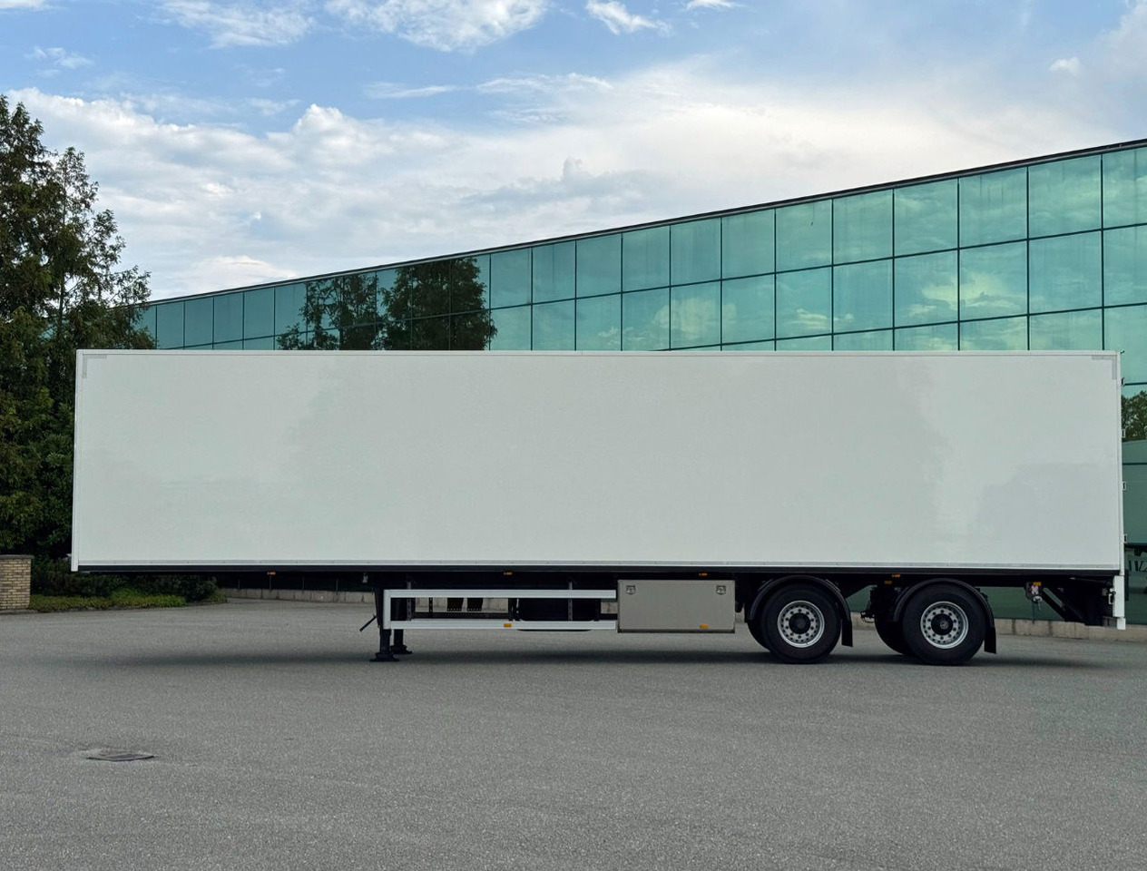 FAG 2 AS Burgers BAK Geisoleerd Gegalvaniseerd Chassis ZO Goed ALS Nieuw Direct Leverbaar 1325 x 244 x 267 CM Inwendig - Semi-remorque fourgon: photos 2 FAG 2 AS Burgers BAK Geisoleerd Gegalvaniseerd Chassis ZO Goed ALS Nieuw Direct Leverbaar 1325 x 244 x 267 CM Inwendig - Semi-remorque fourgon: photos 2