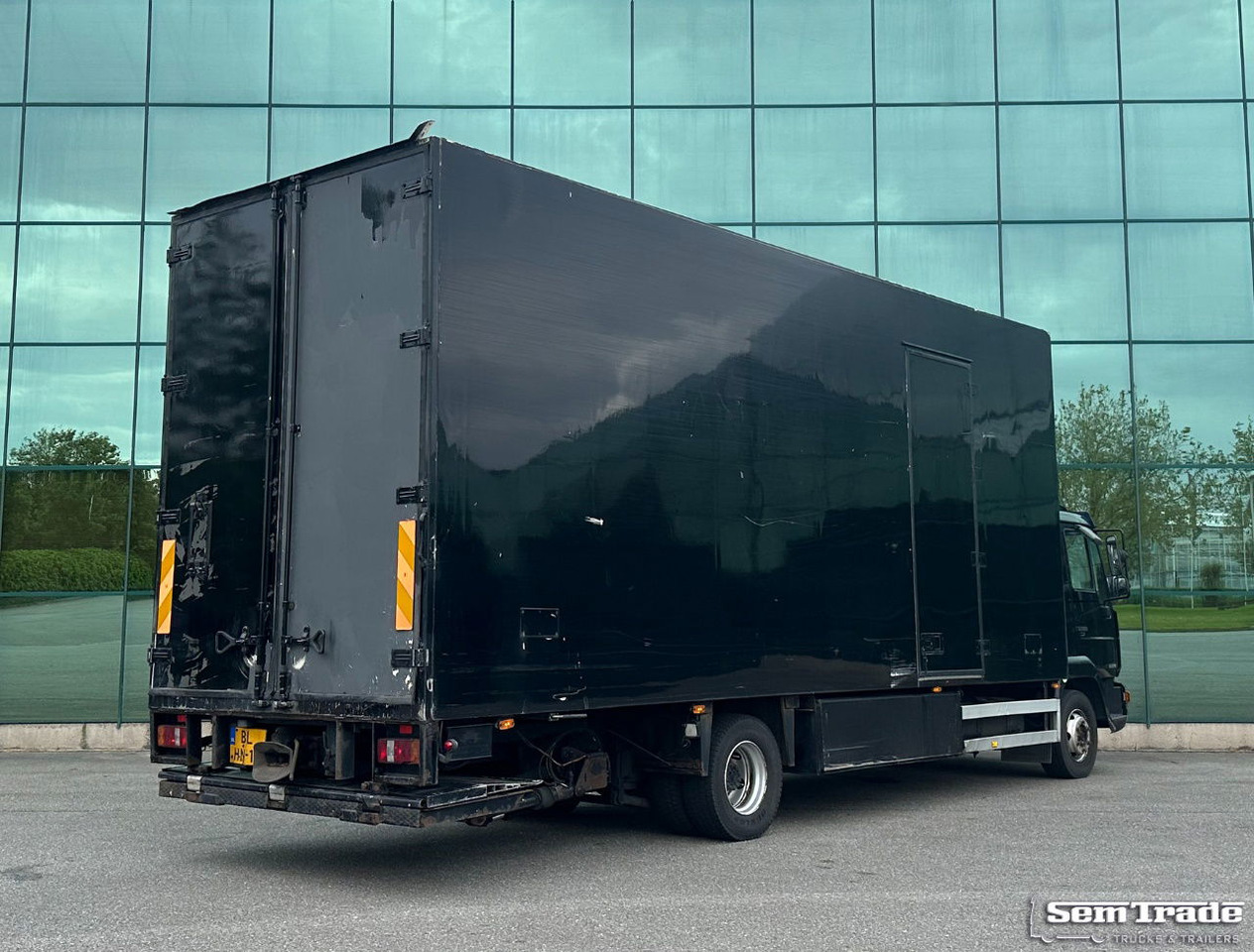 MAN LE 220C Euro 3 Isolated BOX + BOX Heater 740 x 240 x 295 CM Inside Holland Truck - Camion fourgon: photos 4 MAN LE 220C Euro 3 Isolated BOX + BOX Heater 740 x 240 x 295 CM Inside Holland Truck - Camion fourgon: photos 4