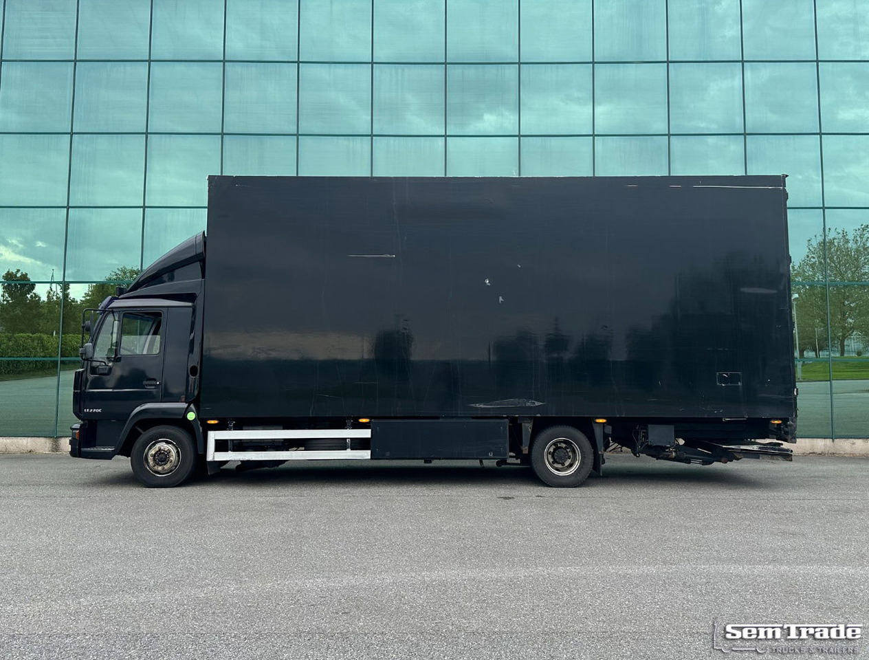 MAN LE 220C Euro 3 Isolated BOX + BOX Heater 740 x 240 x 295 CM Inside Holland Truck - Camion fourgon: photos 2 MAN LE 220C Euro 3 Isolated BOX + BOX Heater 740 x 240 x 295 CM Inside Holland Truck - Camion fourgon: photos 2