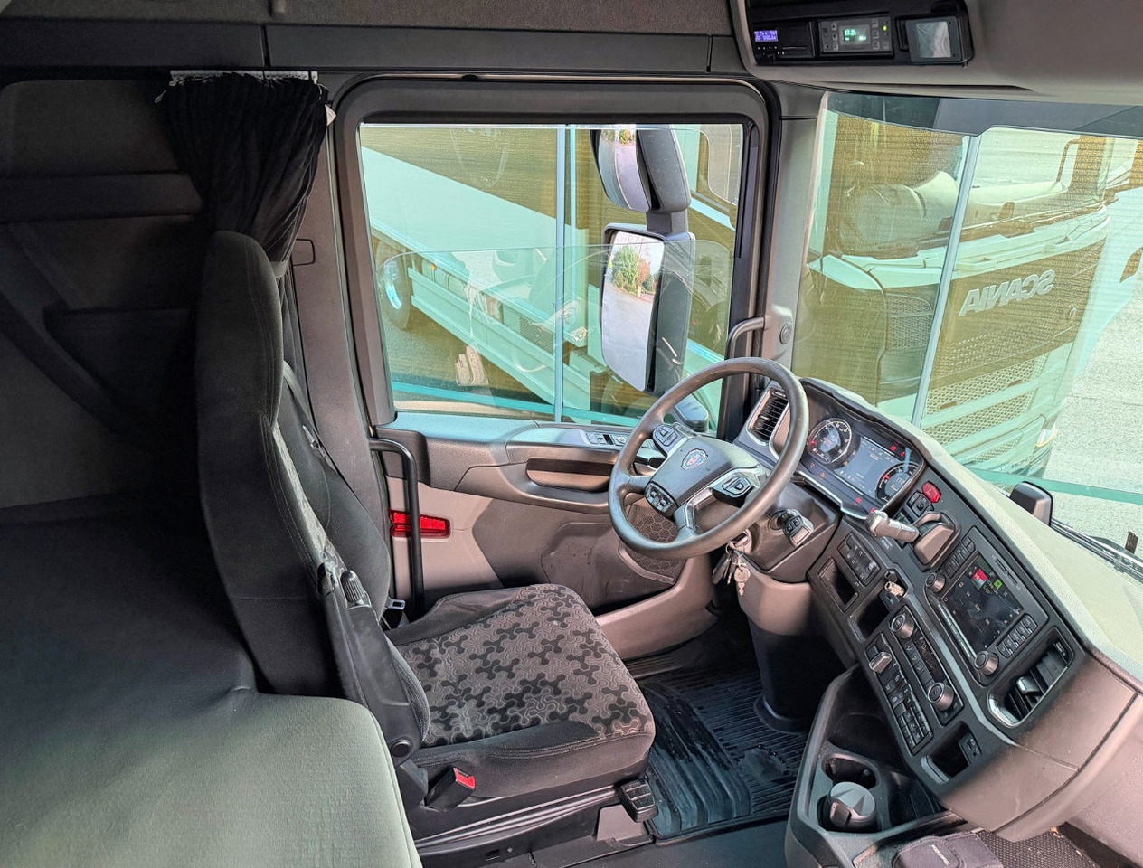 Camion frigorifique Scania S450 Full AIR Retarder VAN Beurden Isolated BOX Hydrarolls TRS Cooling NL-Truck: photos 12 Camion frigorifique Scania S450 Full AIR Retarder VAN Beurden Isolated BOX Hydrarolls TRS Cooling NL-Truck: photos 12