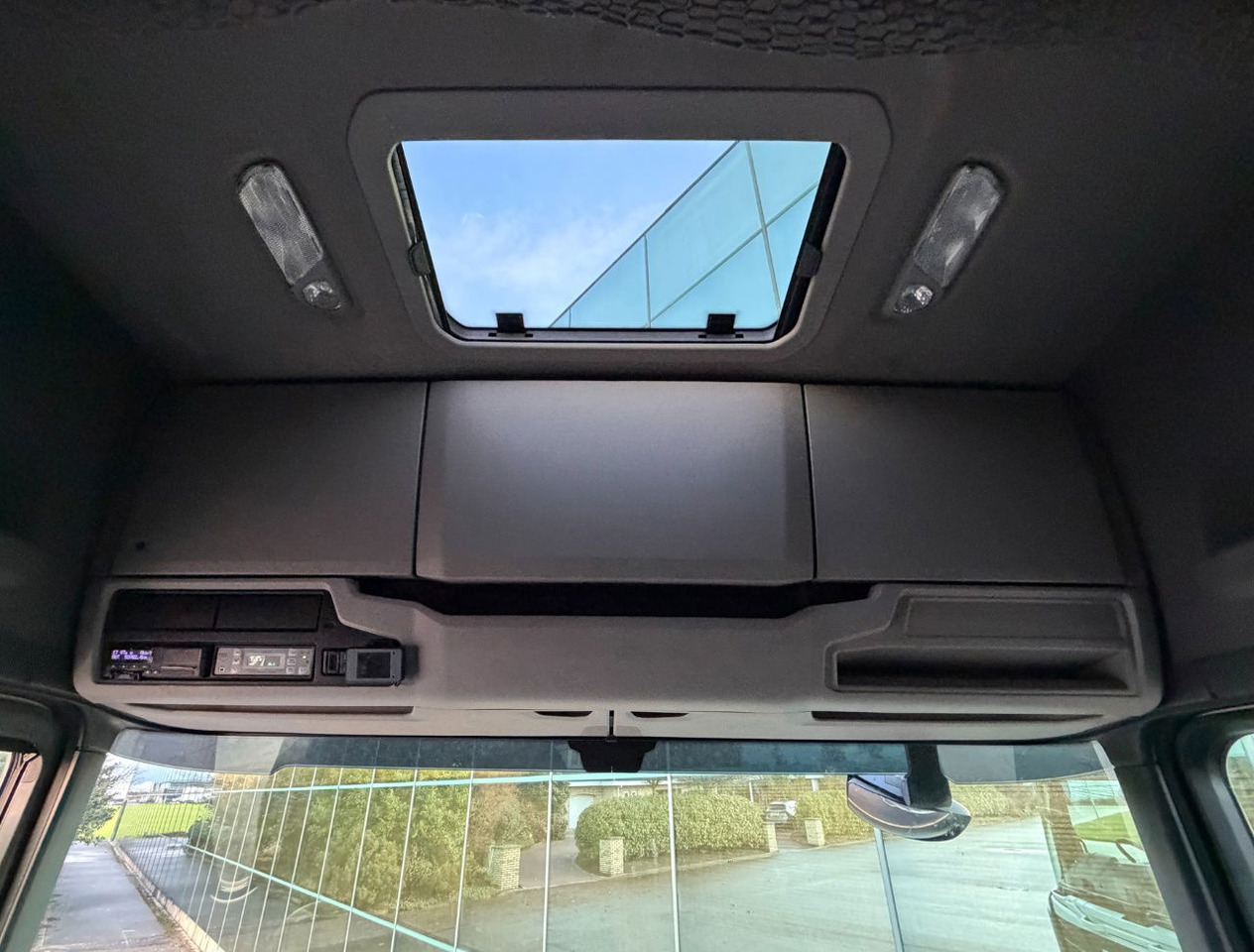 Camion frigorifique Scania S450 Full AIR Retarder VAN Beurden Isolated BOX Hydrarolls TRS Cooling NL-Truck: photos 9 Camion frigorifique Scania S450 Full AIR Retarder VAN Beurden Isolated BOX Hydrarolls TRS Cooling NL-Truck: photos 9