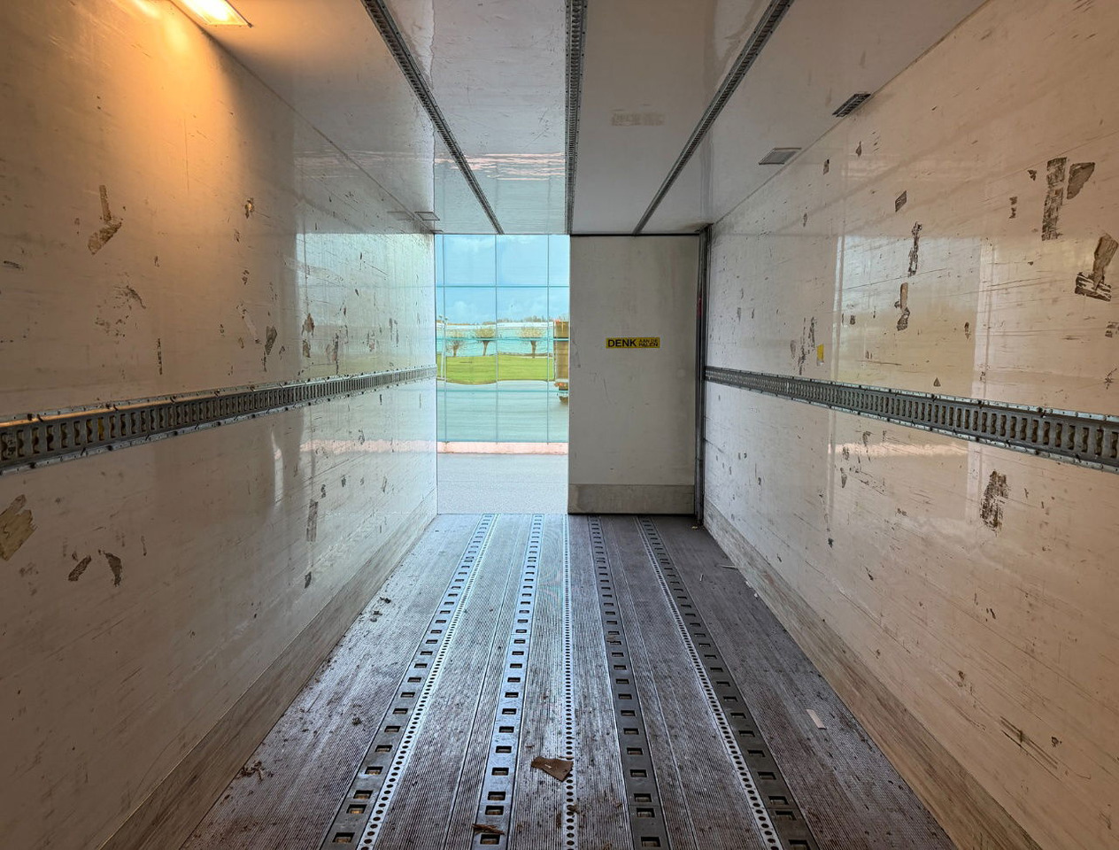 Camion frigorifique Scania S450 Full AIR Retarder VAN Beurden Isolated BOX Hydrarolls TRS Cooling NL-Truck: photos 20 Camion frigorifique Scania S450 Full AIR Retarder VAN Beurden Isolated BOX Hydrarolls TRS Cooling NL-Truck: photos 20