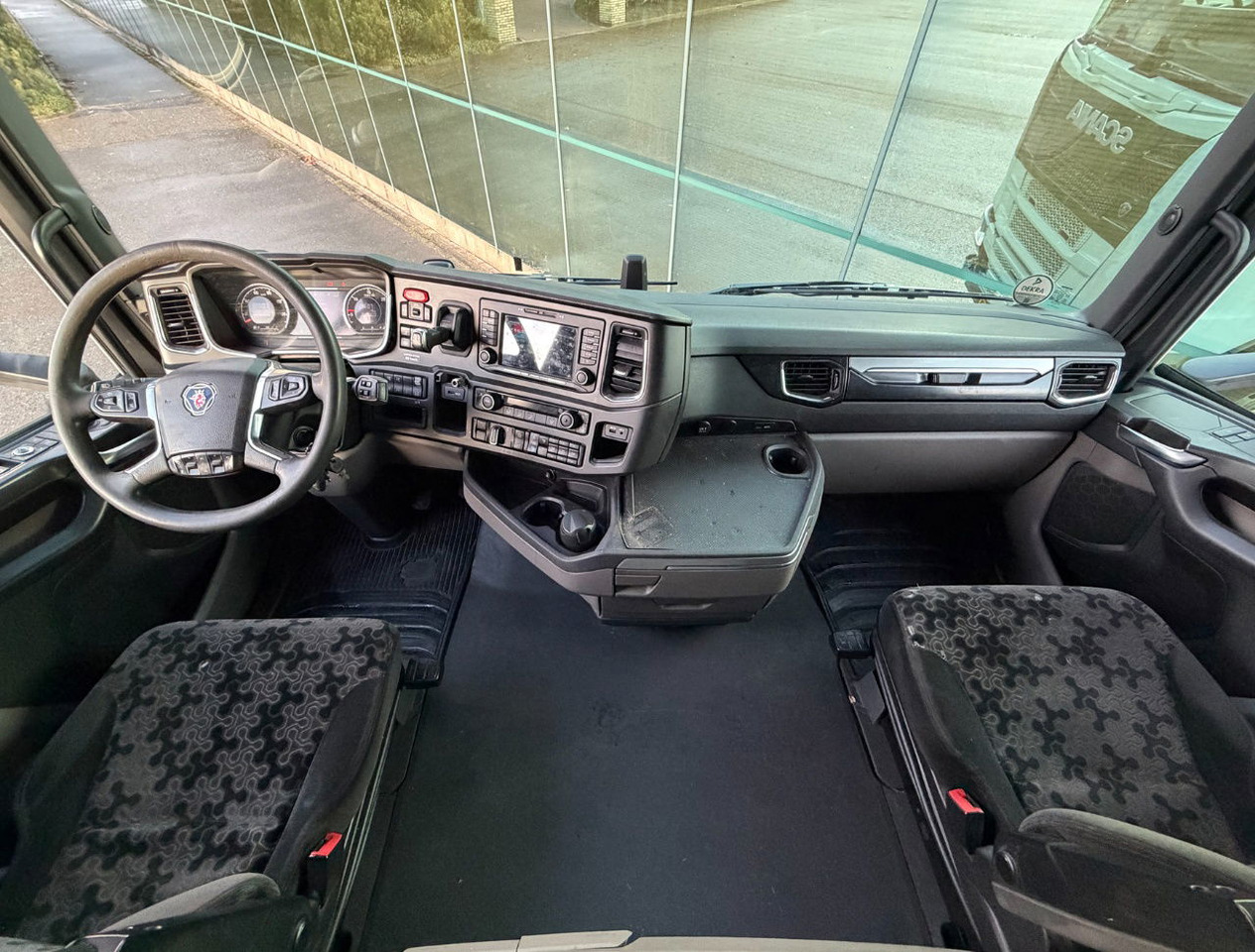 Camion frigorifique Scania S450 Full AIR Retarder VAN Beurden Isolated BOX Hydrarolls TRS Cooling NL-Truck: photos 10 Camion frigorifique Scania S450 Full AIR Retarder VAN Beurden Isolated BOX Hydrarolls TRS Cooling NL-Truck: photos 10