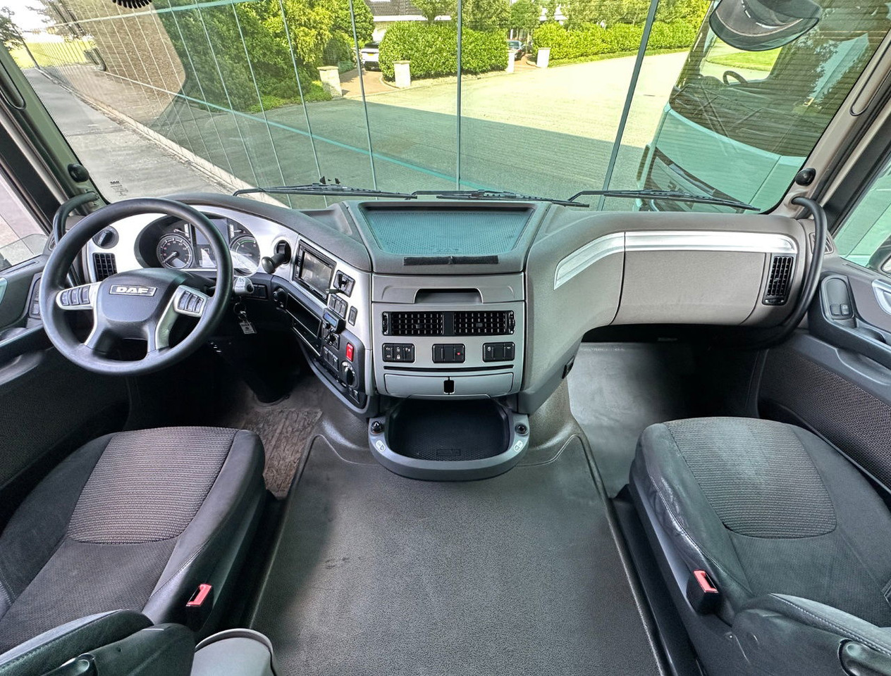 Tracteur routier DAF XF 460 FT SSC Euro 6 Full Spoiler 2X Tanks Smart Tacho TOP Condition: photos 9