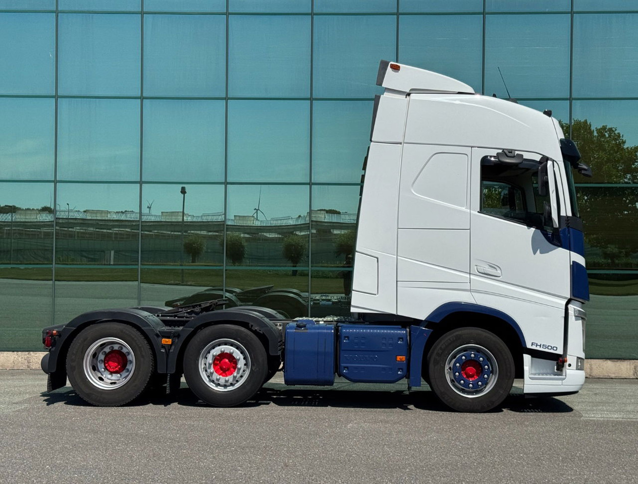 Volvo FH 500 6X2 Globetrotter 2x Tanks Only 667.000 KM Super Condition NL Truck - Tracteur routier: photos 5 Volvo FH 500 6X2 Globetrotter 2x Tanks Only 667.000 KM Super Condition NL Truck - Tracteur routier: photos 5