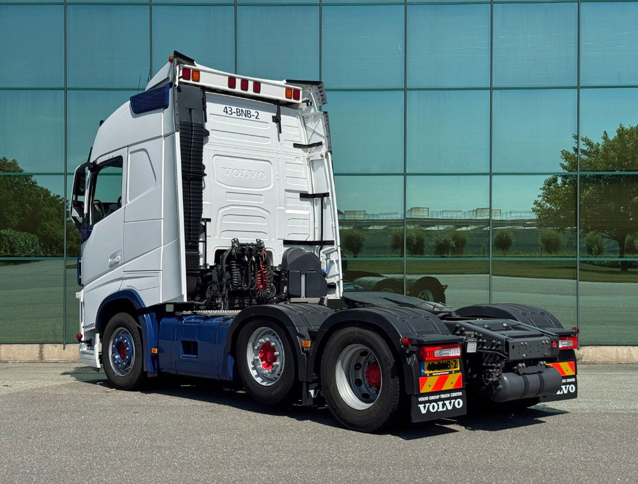Volvo FH 500 6X2 Globetrotter 2x Tanks Only 667.000 KM Super Condition NL Truck - Tracteur routier: photos 3 Volvo FH 500 6X2 Globetrotter 2x Tanks Only 667.000 KM Super Condition NL Truck - Tracteur routier: photos 3