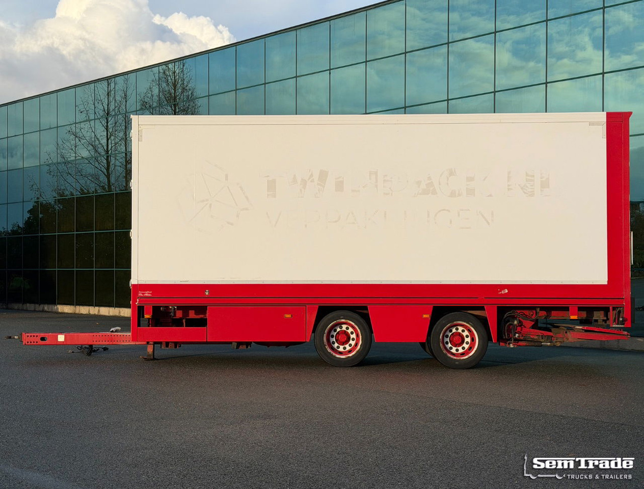 Trias 812-190 Theo Mulder Isolated BOX Disc Brakes Tail Lift - Remorque fourgon: photos 2 Trias 812-190 Theo Mulder Isolated BOX Disc Brakes Tail Lift - Remorque fourgon: photos 2