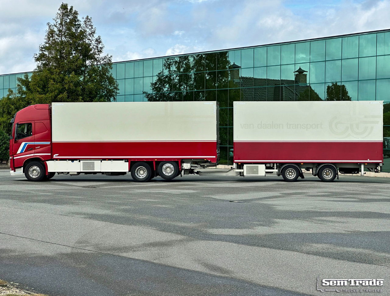 Volvo FH 500 I-Park Cool VAN Beurden Isolated Boxes Tail Lift TRS CoolING TOP Condition Holland-Combi - Camion frigorifique: photos 2 Volvo FH 500 I-Park Cool VAN Beurden Isolated Boxes Tail Lift TRS CoolING TOP Condition Holland-Combi - Camion frigorifique: photos 2