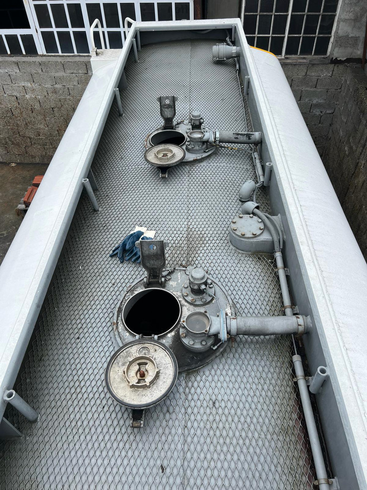 STOKOTA 20000 L, BOTTOM and TOP LOADING - Remorque citerne: photos 4 STOKOTA 20000 L, BOTTOM and TOP LOADING - Remorque citerne: photos 4