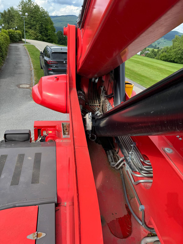 MANITOU MRT 2470 + Privilege ST4S1 - Chargeuse sur pneus télescopique: photos 5 MANITOU MRT 2470 + Privilege ST4S1 - Chargeuse sur pneus télescopique: photos 5