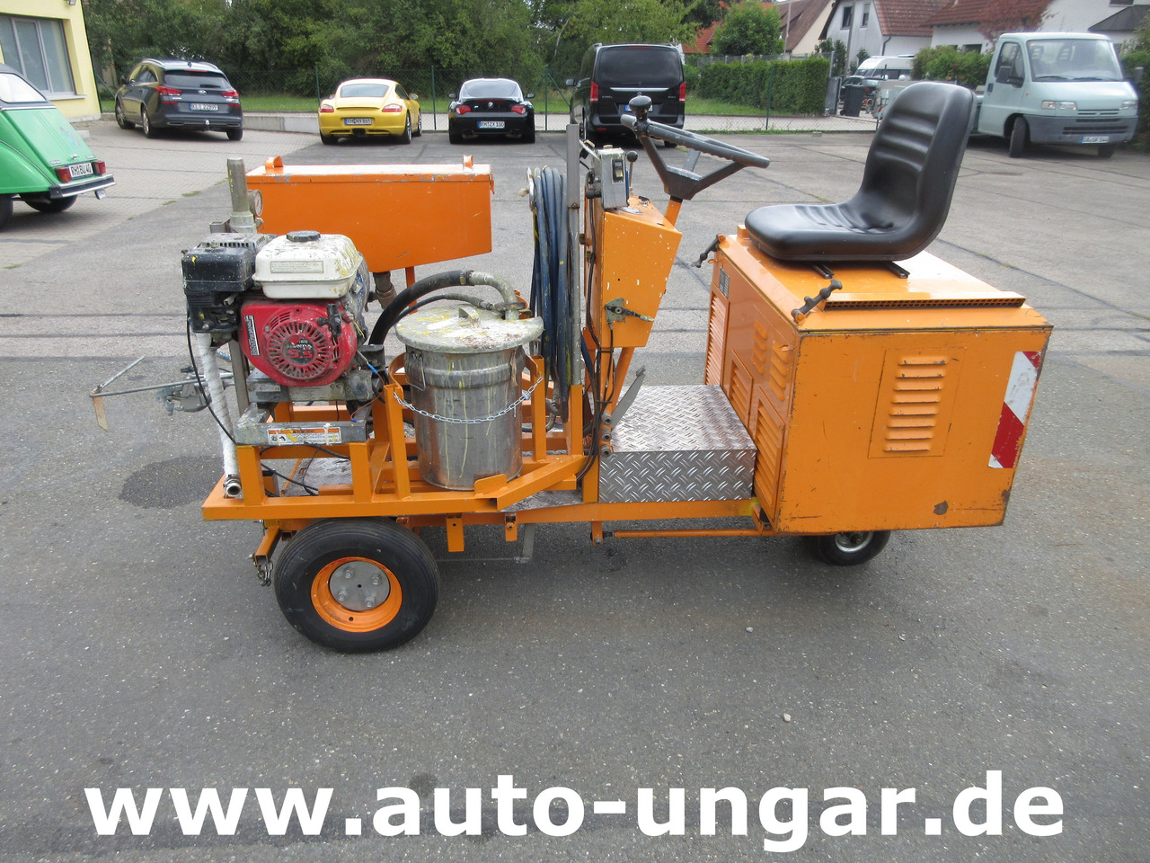Graco LineLazer II 5900 auf Zindel VarioZet Linedriver Perlstreuer + Airless-Farb-Spritze Hofmann - Travaux routiers: photos 3 Graco LineLazer II 5900 auf Zindel VarioZet Linedriver Perlstreuer + Airless-Farb-Spritze Hofmann - Travaux routiers: photos 3