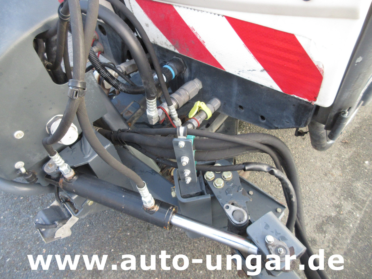 Hako CityMaster CM2000 2 Besen Baujahr 2015 Kehrmaschine 4-Rad-Lenkung - Balayeuse de voirie: photos 5 Hako CityMaster CM2000 2 Besen Baujahr 2015 Kehrmaschine 4-Rad-Lenkung - Balayeuse de voirie: photos 5