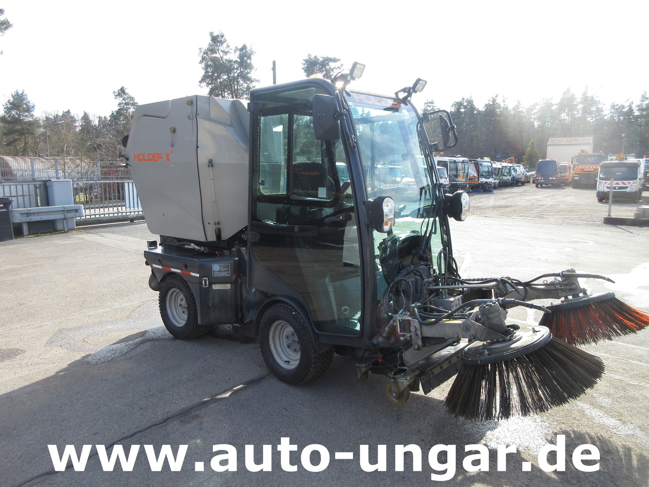 Holder X45 Kubota Diesel Motor Baujahr 2019 Allrad Kehrmaschine Geräteträger - Tracteur communal: photos 1 Holder X45 Kubota Diesel Motor Baujahr 2019 Allrad Kehrmaschine Geräteträger - Tracteur communal: photos 1
