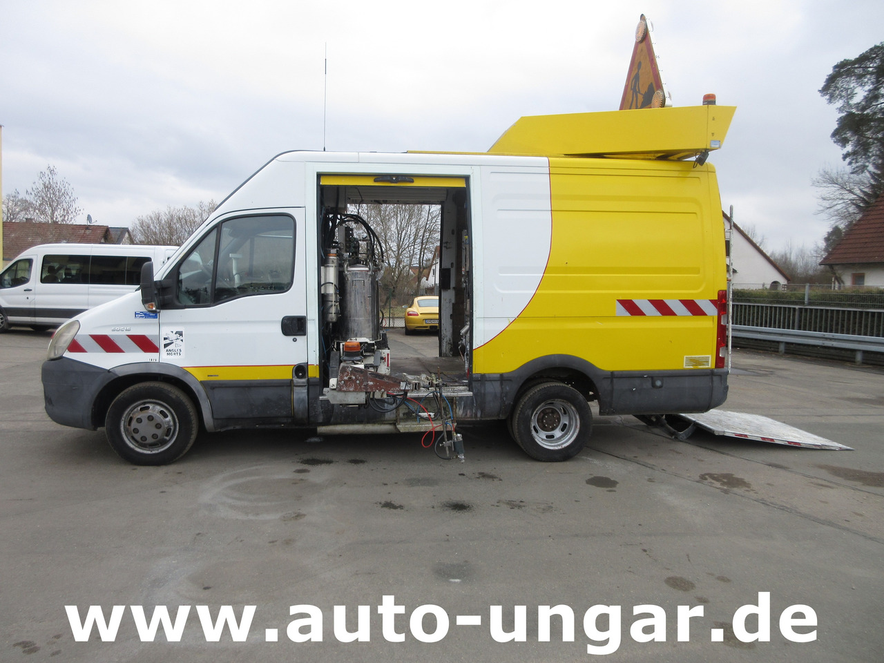 Iveco 50C15 Jetline Graco LineLazer Markiermaschine Hofmann Roadmarking Machine - Travaux routiers: photos 2 Iveco 50C15 Jetline Graco LineLazer Markiermaschine Hofmann Roadmarking Machine - Travaux routiers: photos 2