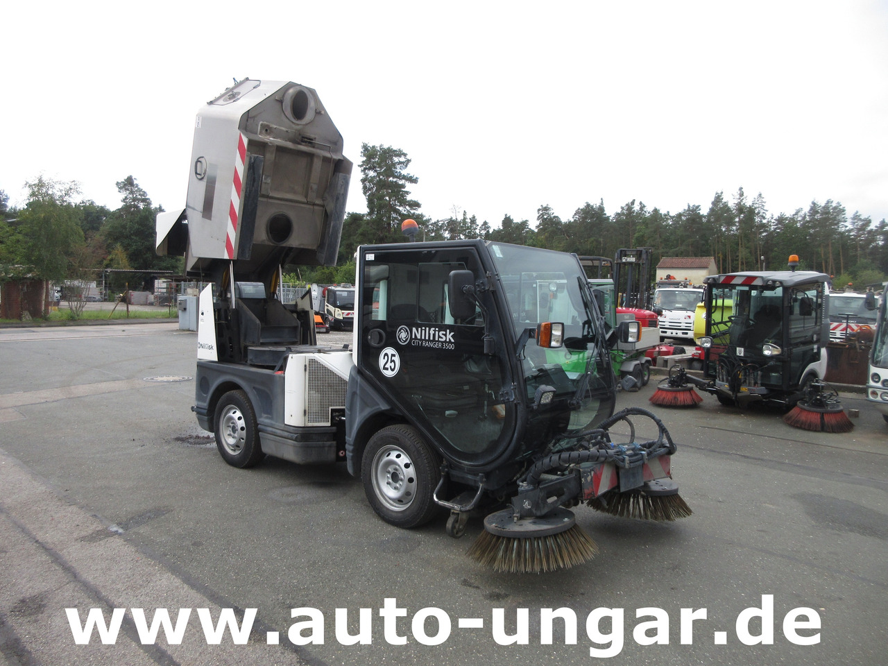 Nilfisk CR3500 CityRanger Schmidt Flexigo Multigo 4x4 Kehrmaschine Geräteträger - Balayeuse de voirie: photos 1 Nilfisk CR3500 CityRanger Schmidt Flexigo Multigo 4x4 Kehrmaschine Geräteträger - Balayeuse de voirie: photos 1
