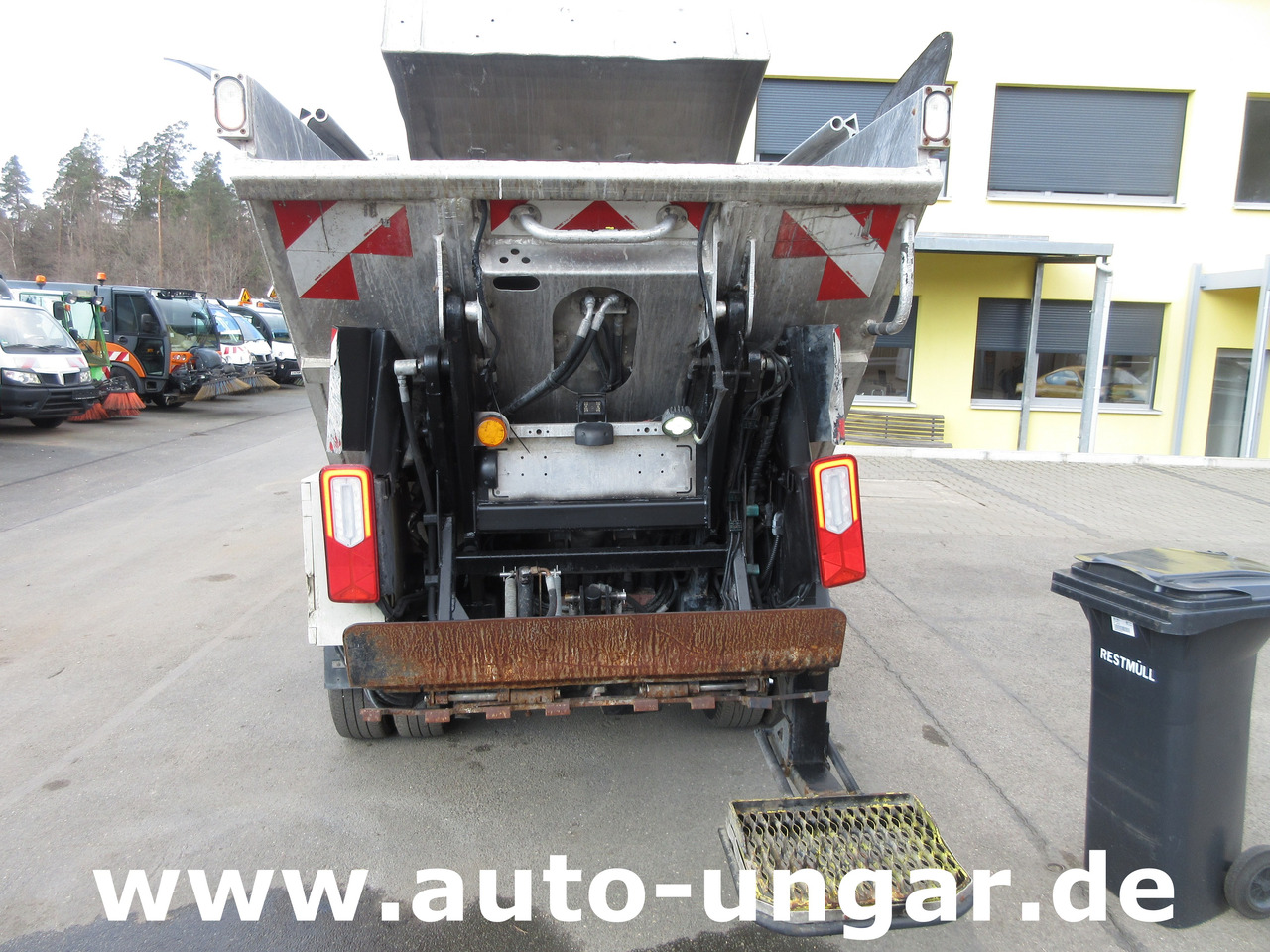 Renault Maxity 130 Müllwagen 3.500kg Lifter Presse Kipper Provence Benne Medium - Benne à ordures ménagères: photos 5 Renault Maxity 130 Müllwagen 3.500kg Lifter Presse Kipper Provence Benne Medium - Benne à ordures ménagères: photos 5