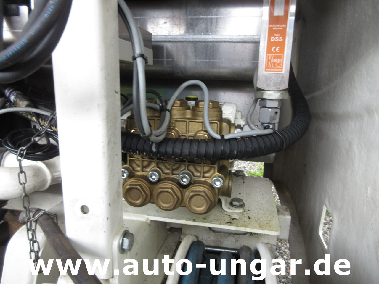 Véhicule de voirie/ Spécial CMAR NC300 Schwemmaufbau Laveuse Bj. 2014 für Multicar Tremo Hochdruck: photos 11 Véhicule de voirie/ Spécial CMAR NC300 Schwemmaufbau Laveuse Bj. 2014 für Multicar Tremo Hochdruck: photos 11