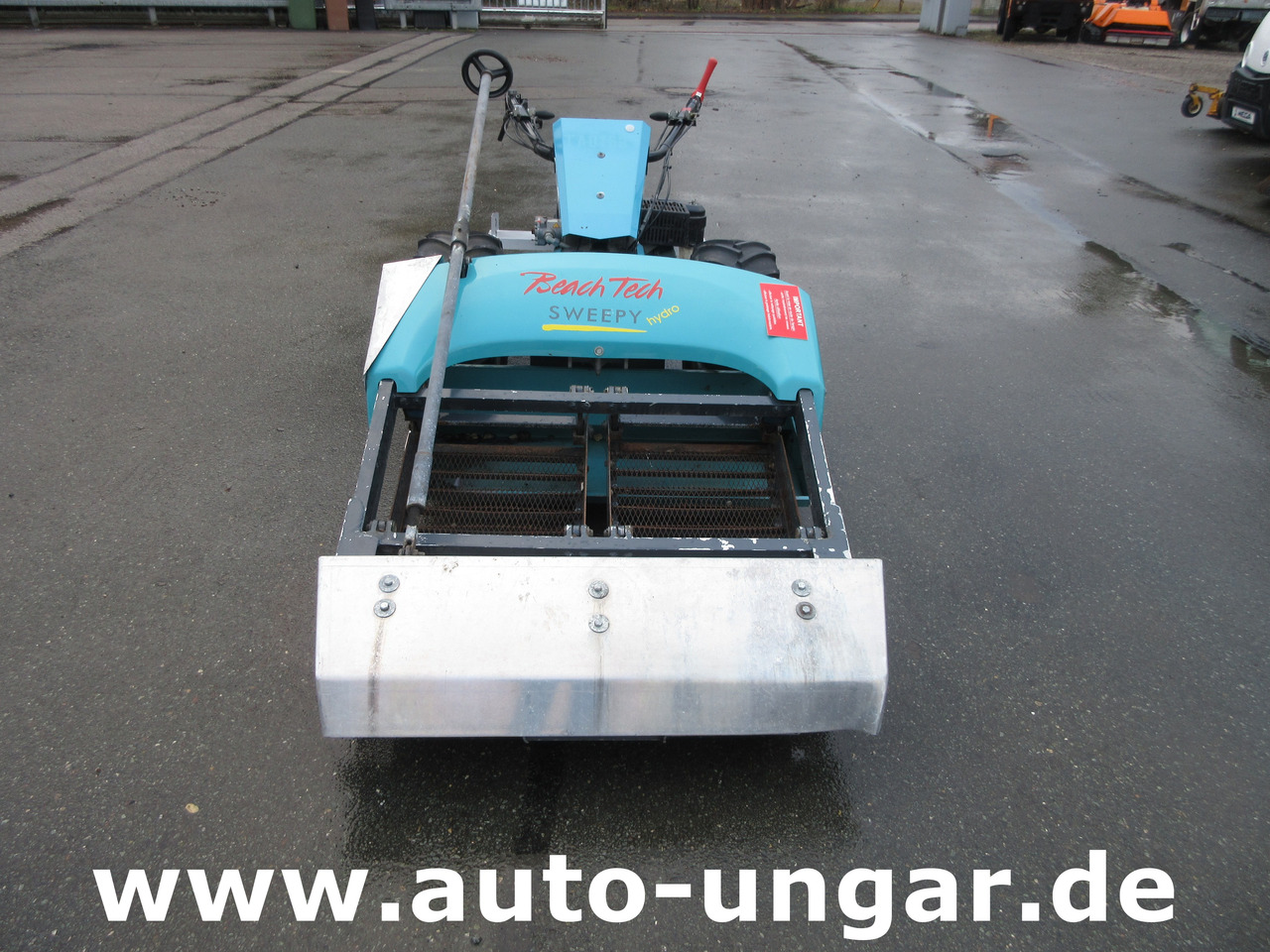 Kässbohrer BeachTech Sweepy Hydro Baujahr 2012 Strandreiniger Beachcleaner Cribleuse de Plage - Véhicule de voirie/ Spécial: photos 3 Kässbohrer BeachTech Sweepy Hydro Baujahr 2012 Strandreiniger Beachcleaner Cribleuse de Plage - Véhicule de voirie/ Spécial: photos 3
